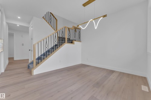 8441 Mayday Link Sw, Edmonton, AB - Indoor Photo Showing Other Room