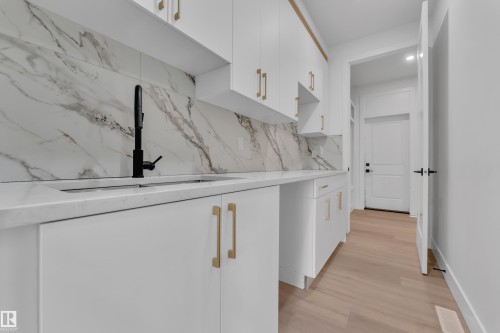 8441 Mayday Link Sw, Edmonton, AB - Indoor Photo Showing Other Room
