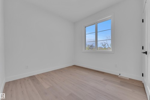 8441 Mayday Link Sw, Edmonton, AB - Indoor Photo Showing Other Room