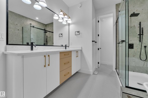 8441 Mayday Link Sw, Edmonton, AB - Indoor Photo Showing Bathroom