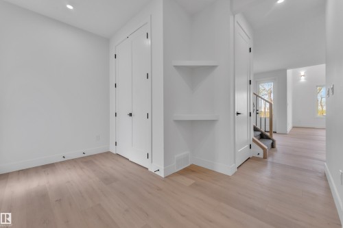 8441 Mayday Link Sw, Edmonton, AB - Indoor Photo Showing Other Room