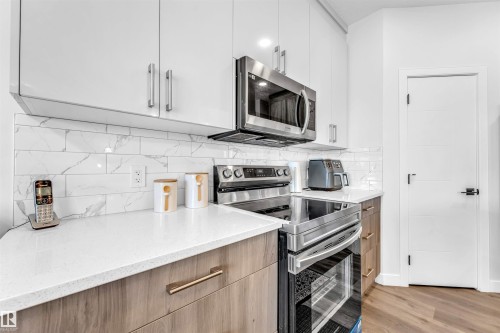 4708 177 Avenue, Edmonton, AB - Indoor Photo Showing Kitchen