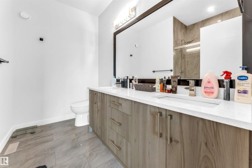 4708 177 Avenue, Edmonton, AB - Indoor Photo Showing Bathroom