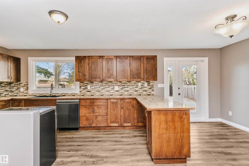 6612 182 Street, Edmonton, AB - Indoor Photo Showing Kitchen