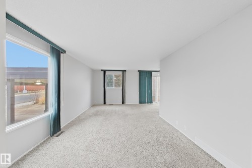 5514 93A Avenue, Edmonton, AB - Indoor Photo Showing Other Room