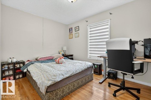 Hardwood-style flooring throughout - 157 Kiniski Crescent, Edmonton, AB - Indoor Photo Showing Bedroom