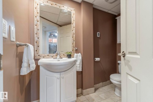 17815 62C Avenue, Edmonton, AB - Indoor Photo Showing Bathroom
