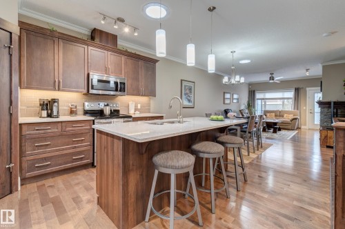 210 50 Heatherglen Drive, Spruce Grove, AB - Indoor Photo Showing Kitchen With Upgraded Kitchen