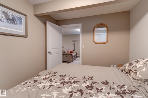 210 50 Heatherglen Drive, Spruce Grove, AB - Indoor Photo Showing Bedroom