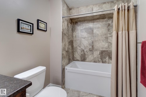 210 50 Heatherglen Drive, Spruce Grove, AB - Indoor Photo Showing Bathroom