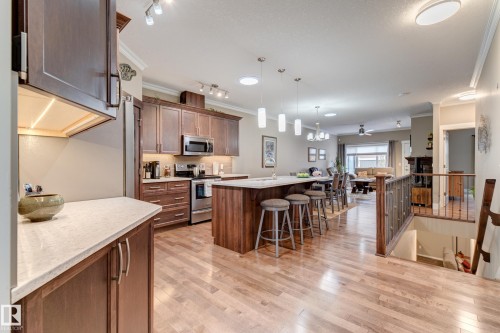 210 50 Heatherglen Drive, Spruce Grove, AB - Indoor Photo Showing Kitchen With Upgraded Kitchen