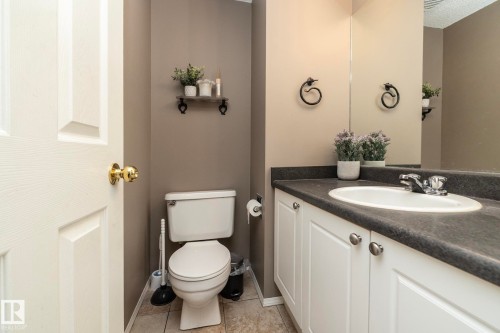 Bathroom - 9112 166 Avenue, Edmonton, AB - Indoor Photo Showing Bathroom