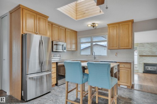 11719 152A Avenue, Edmonton, AB - Indoor Photo Showing Kitchen