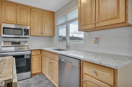 11719 152A Avenue, Edmonton, AB - Indoor Photo Showing Kitchen