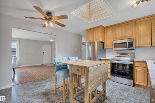 11719 152A Avenue, Edmonton, AB - Indoor Photo Showing Kitchen