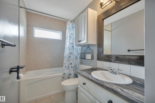 11719 152A Avenue, Edmonton, AB - Indoor Photo Showing Bathroom