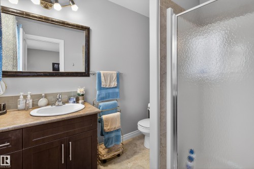 21 Beaverhill View Cr, Tofield, AB - Indoor Photo Showing Bathroom