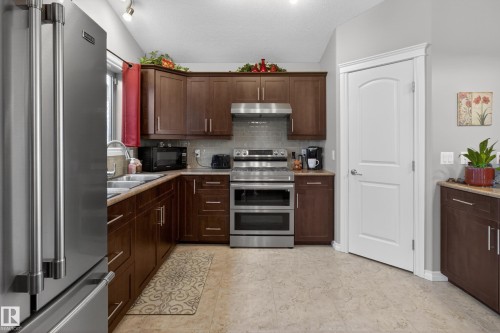 21 Beaverhill View Cr, Tofield, AB - Indoor Photo Showing Kitchen With Stainless Steel Kitchen With Double Sink