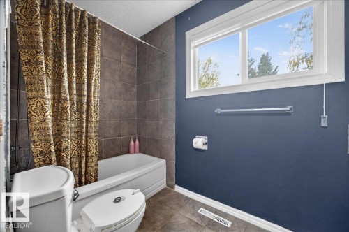 4124 121 Street, Edmonton, AB - Indoor Photo Showing Bathroom