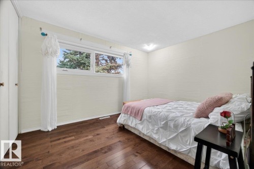 4124 121 Street, Edmonton, AB - Indoor Photo Showing Bedroom