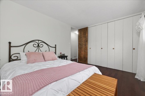 4124 121 Street, Edmonton, AB - Indoor Photo Showing Bedroom