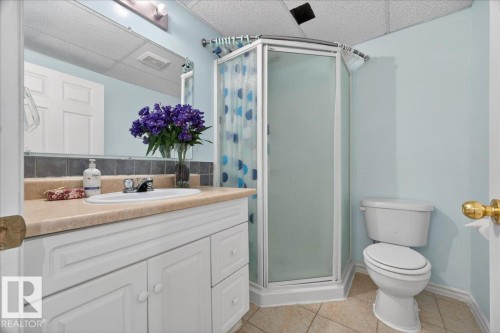 4124 121 Street, Edmonton, AB - Indoor Photo Showing Bathroom