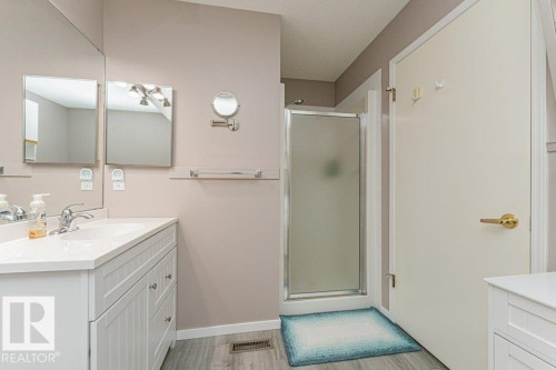 3242 38 Avenue, Edmonton, AB - Indoor Photo Showing Bathroom