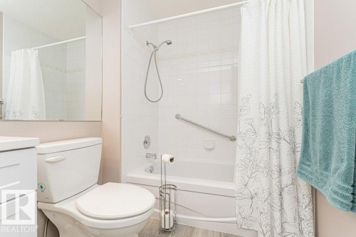 3242 38 Avenue, Edmonton, AB - Indoor Photo Showing Bathroom