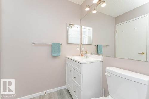 3242 38 Avenue, Edmonton, AB - Indoor Photo Showing Bathroom