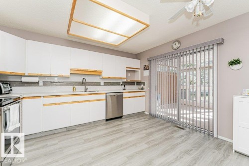 3242 38 Avenue, Edmonton, AB - Indoor Photo Showing Kitchen