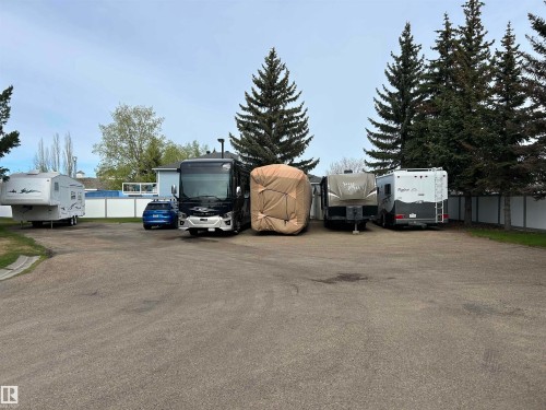 R V Parking - 3242 38 Avenue, Edmonton, AB - Outdoor