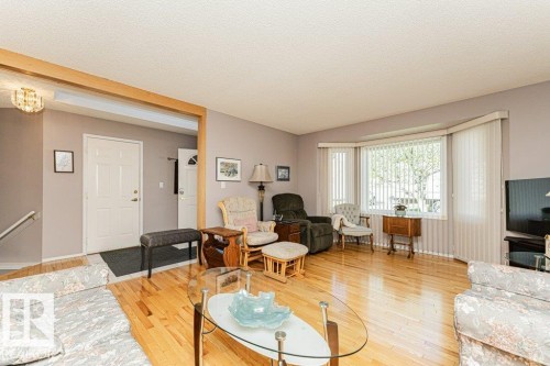 3242 38 Avenue, Edmonton, AB - Indoor Photo Showing Living Room
