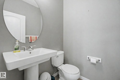 2233 56 Street, Edmonton, AB - Indoor Photo Showing Bathroom