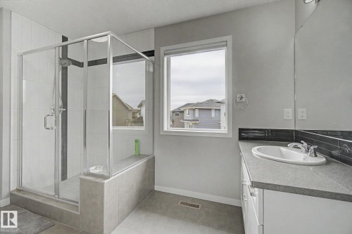 2233 56 Street, Edmonton, AB - Indoor Photo Showing Bathroom
