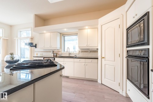 189 Blackburn Drive W, Edmonton, AB - Indoor Photo Showing Kitchen