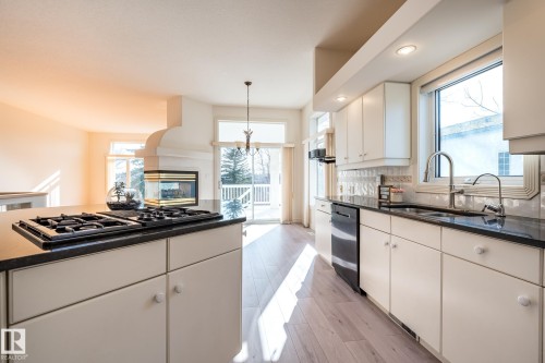 189 Blackburn Drive W, Edmonton, AB - Indoor Photo Showing Kitchen With Upgraded Kitchen