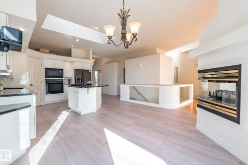 189 Blackburn Drive W, Edmonton, AB - Indoor Photo Showing Kitchen