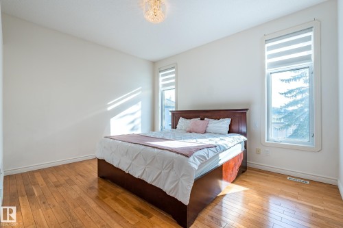 189 Blackburn Drive W, Edmonton, AB - Indoor Photo Showing Bedroom