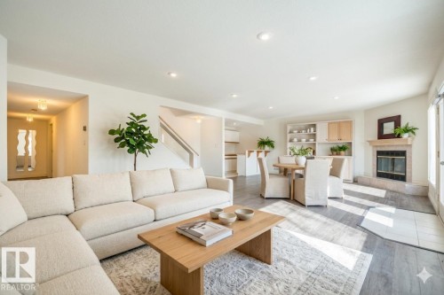 189 Blackburn Drive W, Edmonton, AB - Indoor Photo Showing Living Room
