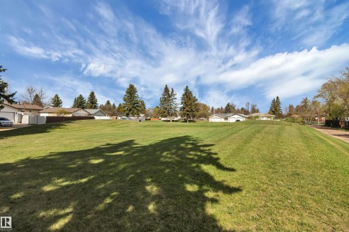 Expansive grassy lot with a gentle slope - 112 Oak Drive, Wetaskiwin, AB - Outdoor With View