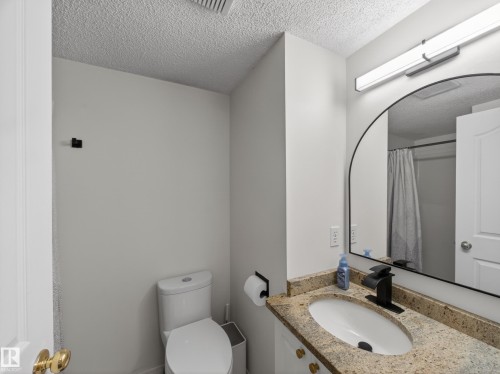 7211 78 Ave, Edmonton, AB - Indoor Photo Showing Bathroom