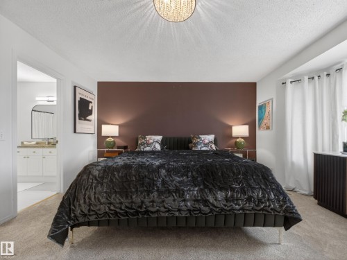 7211 78 Ave, Edmonton, AB - Indoor Photo Showing Bedroom