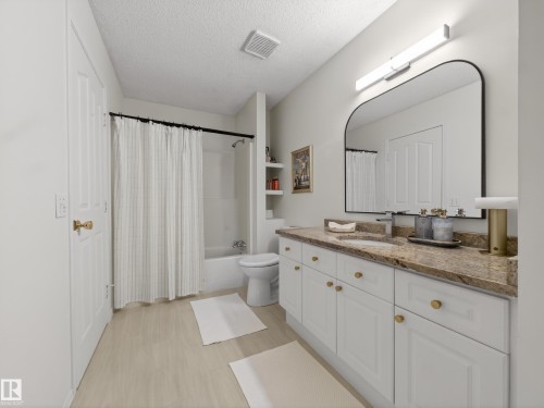 7211 78 Ave, Edmonton, AB - Indoor Photo Showing Bathroom