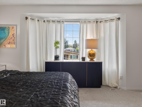 7211 78 Ave, Edmonton, AB - Indoor Photo Showing Bedroom