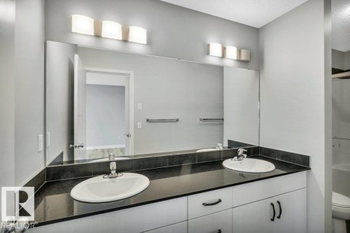 2580 Casey Way, Edmonton, AB - Indoor Photo Showing Bathroom