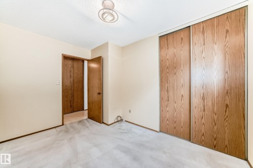 Neutral-toned walls complement the light gray carpeted flooring - 9528 189 Street, Edmonton, AB - Indoor Photo Showing Other Room