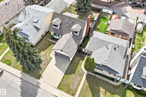 Traditional two-story home featuring a front-facing attached garage, dormer windows, and a shingled roof - 9528 189 Street, Edmonton, AB - Outdoor