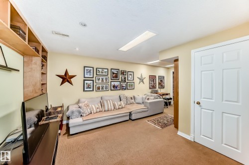 Spacious interior room featuring carpeted flooring and light-toned wall paint - 11115 44 Street, Edmonton, AB - Indoor