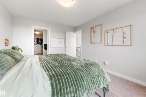Inviting room featuring light grey walls, carpeted flooring, and a ceiling light fixture - 607 40 Street Sw, Edmonton, AB - Indoor Photo Showing Bedroom