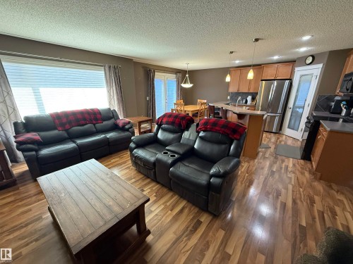 21113 92A Avenue, Edmonton, AB 